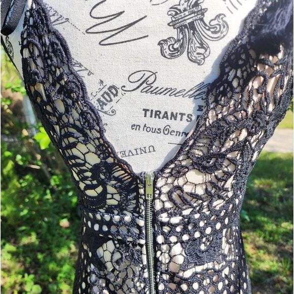 NWOT Tea & Cup Lace Knit Romper - Picture 6 of 13